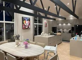 Child-friendly villa with outdoor lounge, close to beach & golf