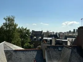 T2 dans le quartier Saint-Michel de Saint Brieuc Vue sur les toits
