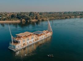 Azhar Dahabiya luxury suites, hotel con parcheggio a Esna