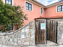 Refúgio das Artes Guesthouse, hotel di Porto de Mós
