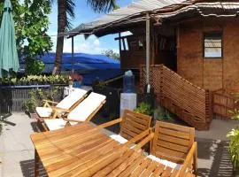 Charming seaview chalet with AC, kitchen, downtown