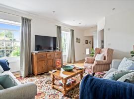 Central Brockenhurst flat near pubs & trails, alojamiento con cocina en Brockenhurst