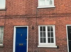 Bright & fresh, 3 storey market town house, Newent