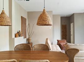 The Palm House, ξενοδοχείο σε Dauis