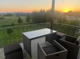 Helle Ferienwohnung mit großem Balkon in Nattenheim in der Südeifel bei Bitburg