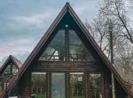 Căbănuțele de lângă râu