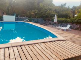 Le Perce Neige, hotel v destinaci Durbans