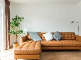 Sleek and Stylish 2BD Home with a Garden Anerley