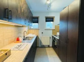 Große Ferienwohnung mit Traumküche I 24 h Check in I Free Parking