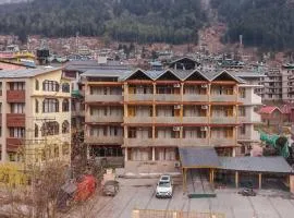 West Western Resort Manali #NearToMallRoad #Gym #Lawn #PlayingZone #PoolTable #KidsFriendly #MountainView #TableTennis #FamilyFriendly #PrivateParking