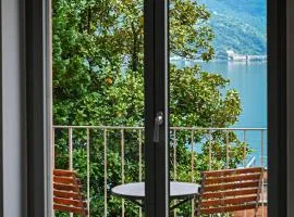 Sunny Suite with lake view