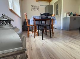 Urocze Roztocze Jacnia - domek 2, ξενοδοχείο σε Jacnia