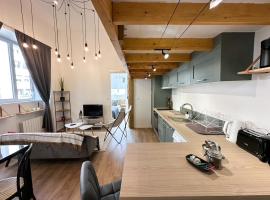 Loft spacieux et lumineux à 200m du Scorff, hotel in Lorient