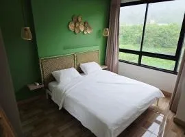 Beachside Gem with Lake, Cafes and more