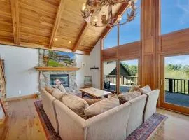 Renovated & Spacious Home Wood Fireplace Hot Tub