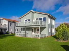 Luxury Lodge w/ Hot Tub on 400-Acre Estate