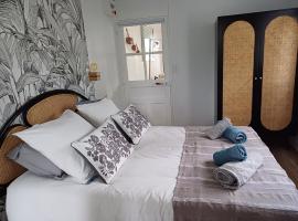 petite maison cosy, hotel in Trégastel