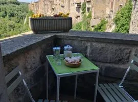 Sospesi nel borgo