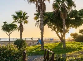 Casa familiar con patio privado y piscina comunitaria cerca de la playa