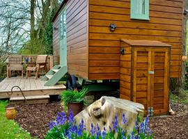 Shepherd's Hut, hotel in Dorchester