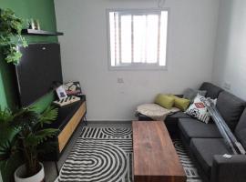 Boutique apartment in Afula Netflix, balcony, free parking, hotel v destinaci ‘Afula