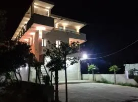 White Luxury Villa Apartments &Hot Tab