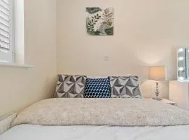 7 Guests - Hot Tub - 3 Bed House