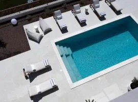 Terra House Luxury Living Between Mountain & Sea