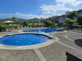 CR Luxury Del Mar 4Q 2 Bdrm