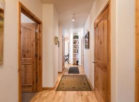 Trailhead 524 Clubhouse with Hot tub & Pool, ξενοδοχείο σε Winter Park
