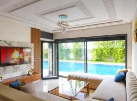 Al Nakheel - Ferme Spacieuse avec Grande Piscine Privée et Espace Vert