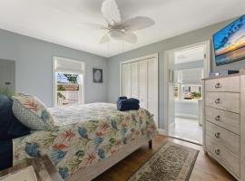 Relax at Casa La Cape Hot Tub Fire Pit, hotel in Del Haven