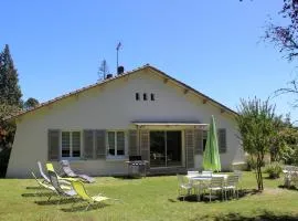 Maison restaurée avec jardin, proche de Périgueux, 2 chambres, Wifi, à 16 km de Brantôme - FR-1-616-69