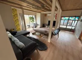 民泊 47ハウス 家族でも楽しめる温泉付き一軒家, holiday rental sa Shiraoi