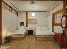 Haenggung stay Dalno - Suwon private house hanok