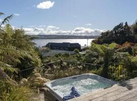 Bayview Lake Taupo