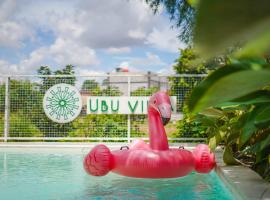 Ubu Villa Gito Gati - 4 Bedrooms Villa near Yogyakarta City Center, ξενοδοχείο σε Ngaglik