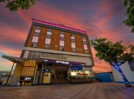 Purple Leaf: Bārang şehrinde bir otoparklı otel