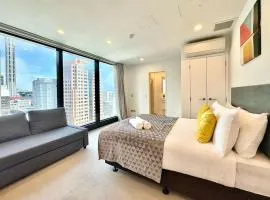 Spacious CBD Studio with AC and Skyline Window Views