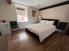 Lovely single room 5 minutes walk from ocean