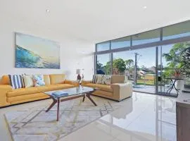 Aqua Shores - 1 Bedroom couples stay - Wifi, Linen, Netflix and AC