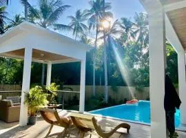 Huge Executive 3bd Salt Pool Villa! Best Central Spot!