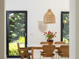 Villa Carla house with hot tub and beautiful garden, hotell sihtkohas Ičići