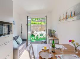Ty Koad - maison avec grande terrasse, Hotel in Ploéven