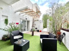 Estudio con Encanto, Piscina, BBQ y Terraza para una Estancia Ideal, hotel in Costa Del Silencio