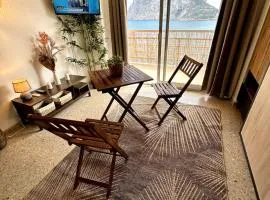 Modern & Sunny Studio