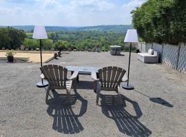 Le Lodge Serene Self Catering, casa de muntanya a Bures-les-Monts
