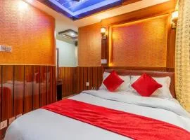 OYO 830 Hotel Amrit Kunja