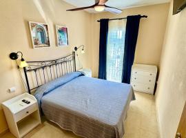 Refugio con Piscina junto al Mar en Benajarafe, hotel en Benajarafe