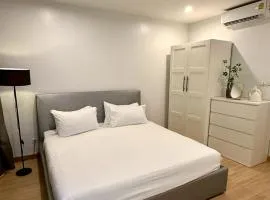 Private Home Near Airport Only 20 Minutes to Downtown